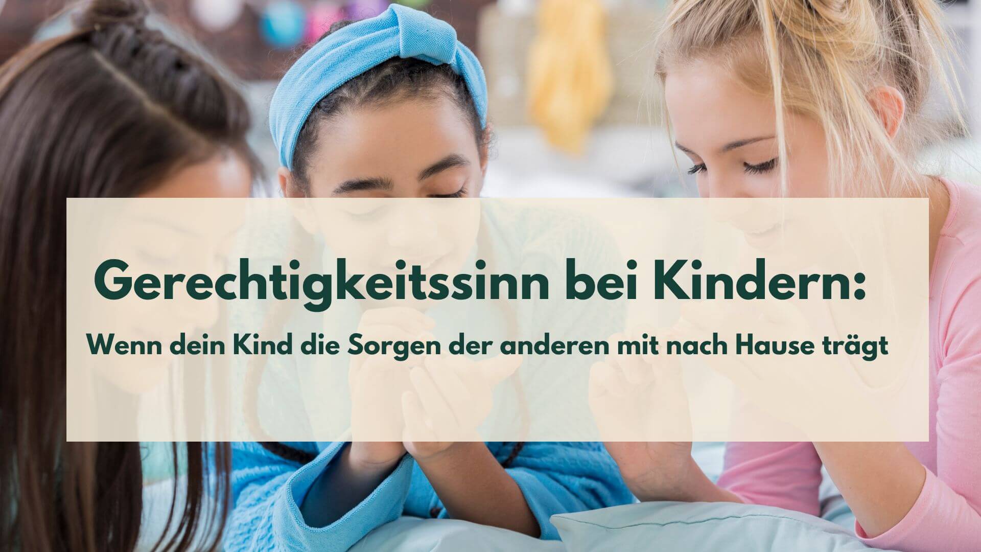 3 Mädchen, die sich unterhalten
